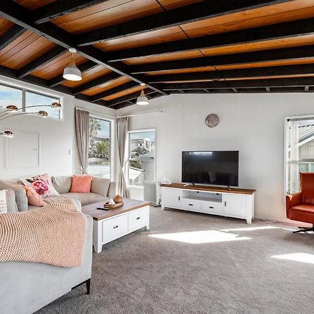 Couches, Bar Table & Kawau View Snells Beach Exterior foto